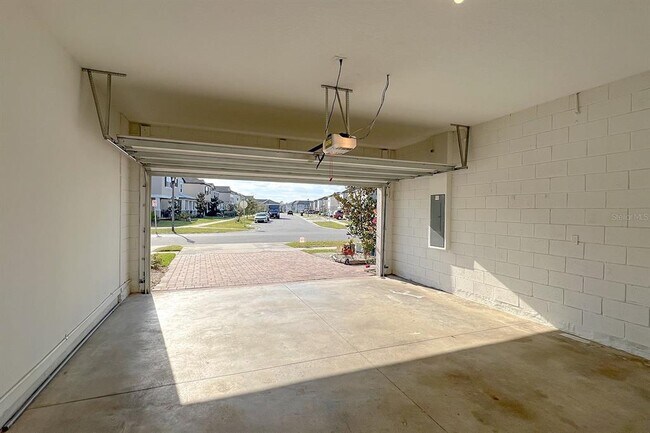 Building Photo - 15589 Willow Arbor Cir