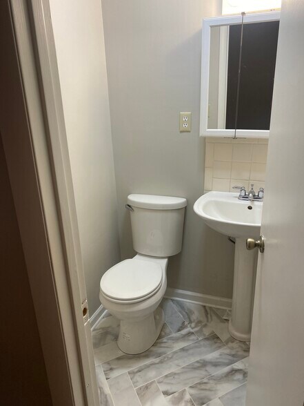 Building Photo - 817 Elysian Ave