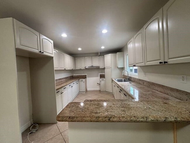 Building Photo - 7323 Luxor St