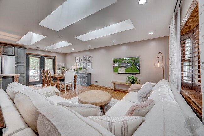 Building Photo - 7215 Larchwood Ln