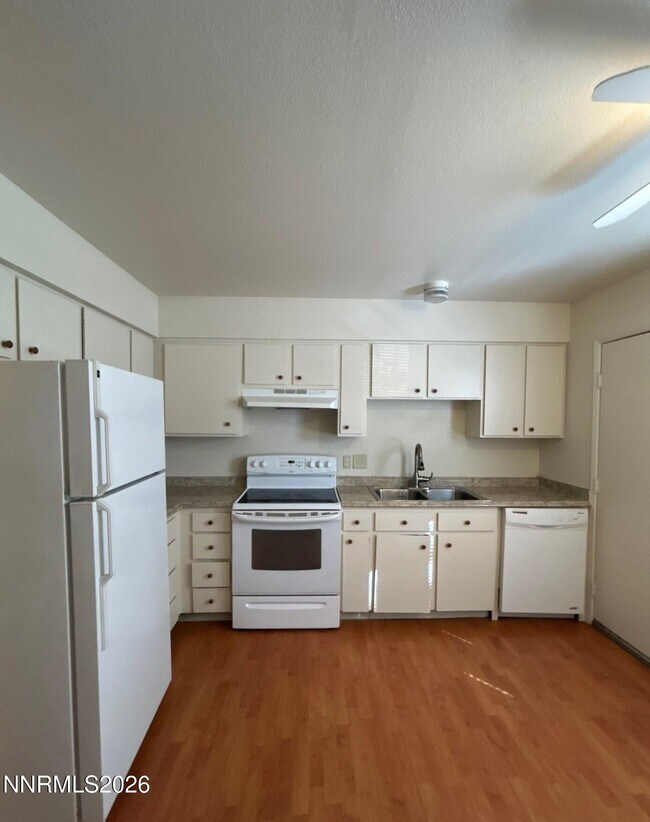 Building Photo - 1410 E 9th St