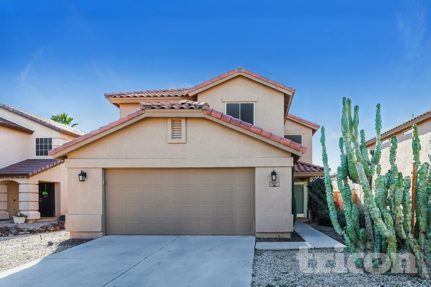 Primary Photo - 1351 E Stirrup Ln