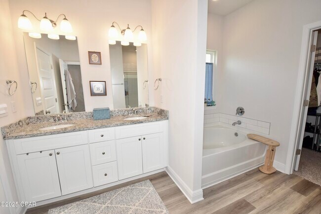 Building Photo - 4858 Sweetspire Dr