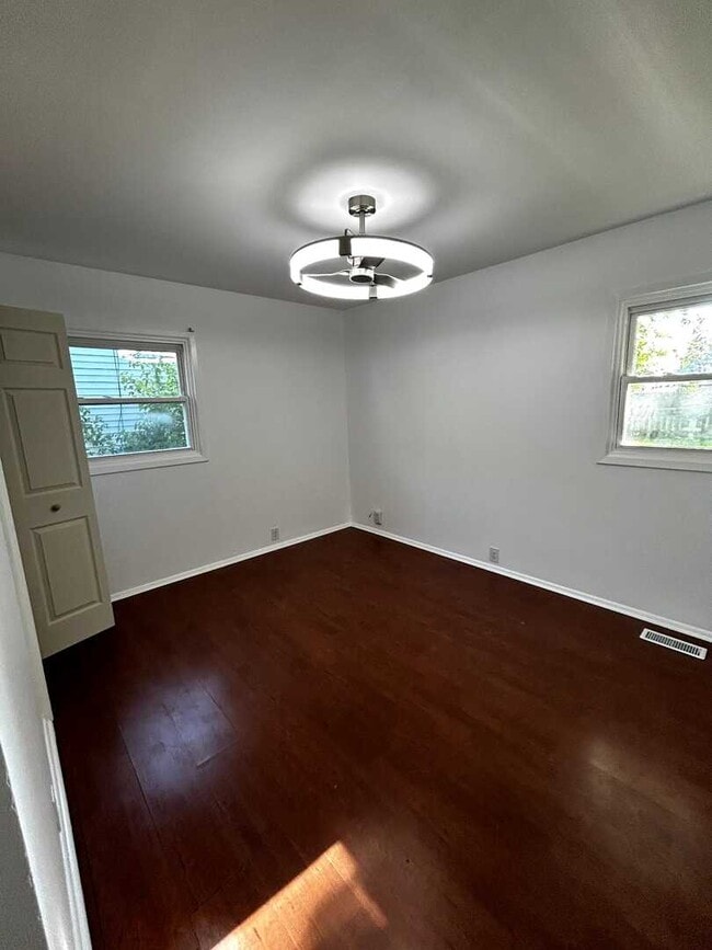 Building Photo - 344 Emery Ave