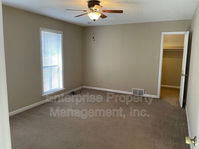 Building Photo - 384 Sherburne Cove