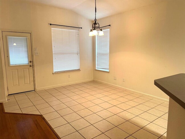 Building Photo - 6439 Applewood Forest Dr