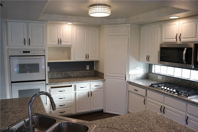 Building Photo - 3733 Deer Flats St