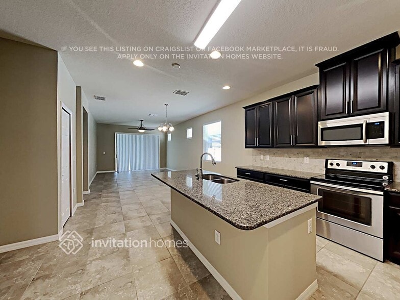 Building Photo - 5040 Suncatcher Dr
