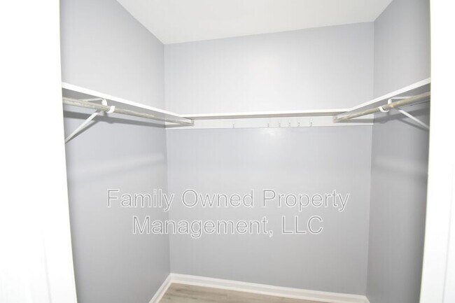 Building Photo - 113 Susan Dr