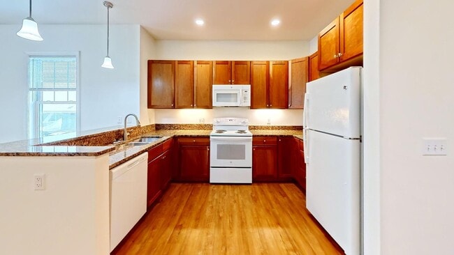 Building Photo - 2 bed, 1 bath apartment with washer and dryer included (65 Griffin Ln #202)