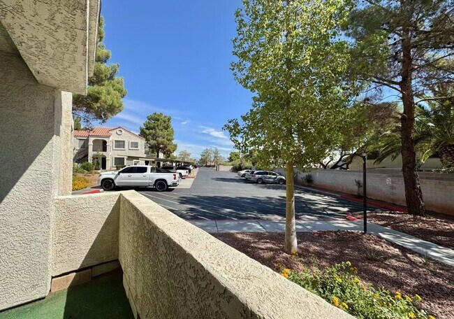 Building Photo - 4724 Nara Vista Way