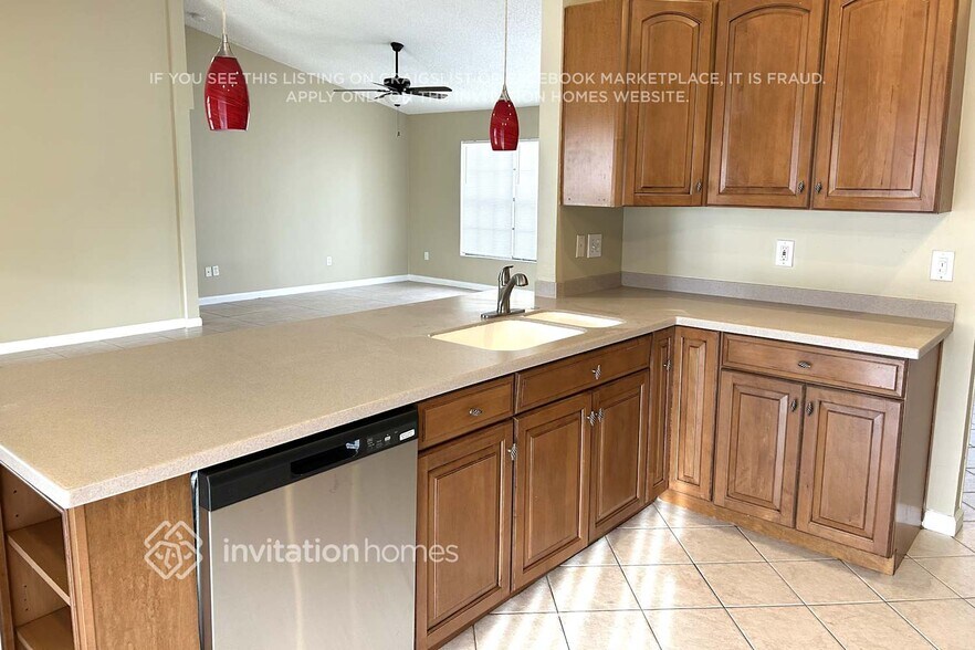 Building Photo - 1410 SW 3rd Ave