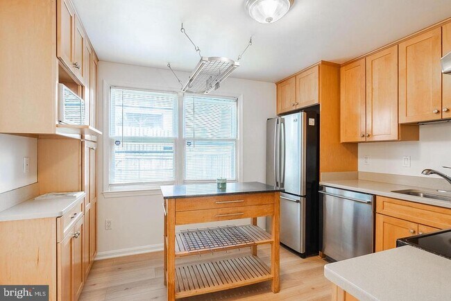 Building Photo - 3048 Silent Valley Dr