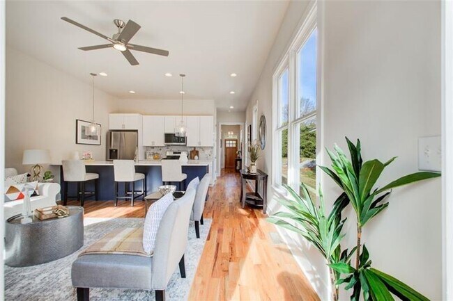 Building Photo - 1240 Oakland Terrace SW