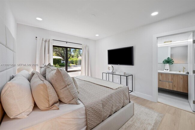 Building Photo - 185 NE 106th St