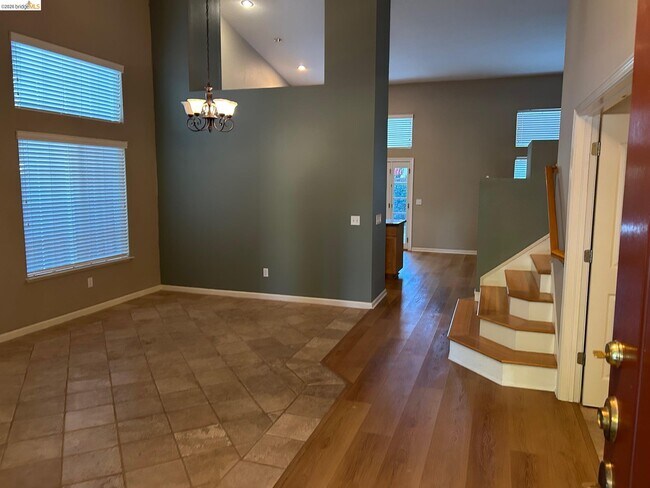 Building Photo - 501 Red Rome Ln