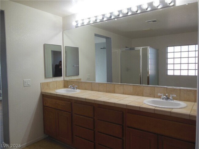Building Photo - 5546 Spruce Hill Ct