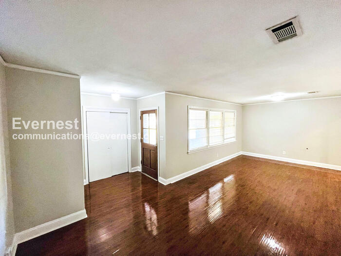 Building Photo - 1521 Wilhurst St