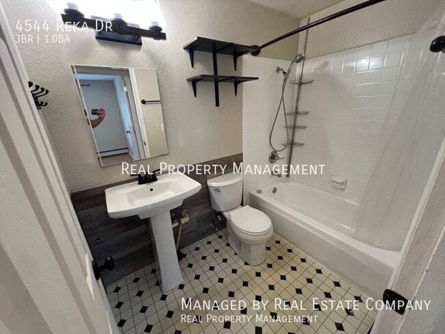 Building Photo - 4544 Reka Dr