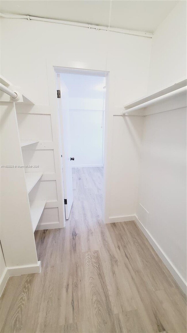 Building Photo - 4450 SW 67th Ave