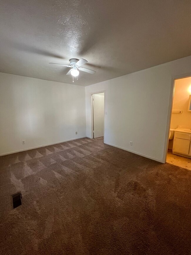 Building Photo - 145 Herring St