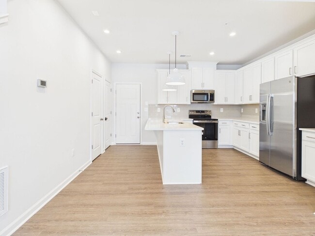 Building Photo - 640 Brookwood Glen Terrace