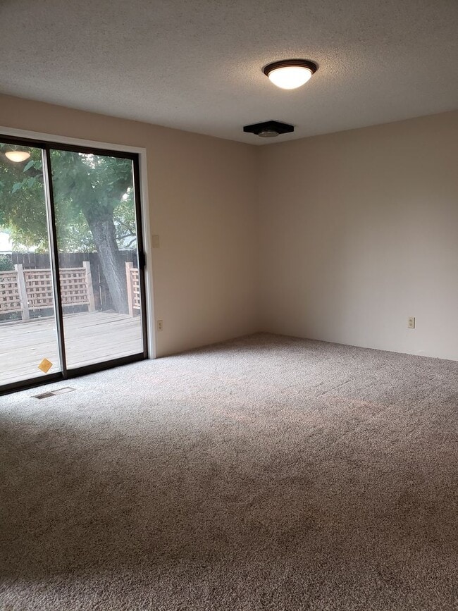 Building Photo - Move in Special! HALF OFF FIRST MONTHS RENT!