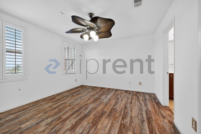 Building Photo - 1836 Olive Green St