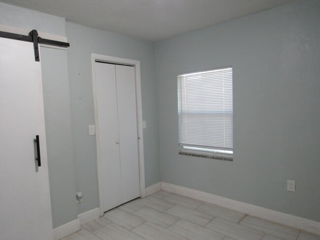 Building Photo - 4283 Cocoanut Rd