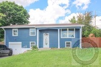 Building Photo - Spacious 3 Bedroom / 2.5 Bath Home!