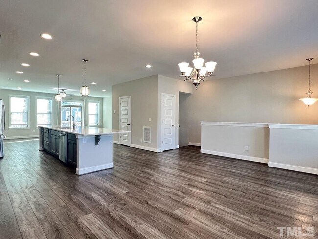 Building Photo - 4 Bedroom 3 Bath Townhome for Rent North S...