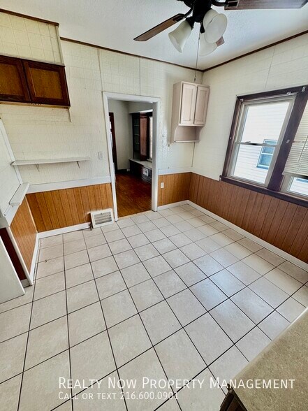 Building Photo - 8225 Rosewood Ave