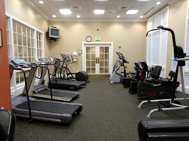Building Photo - DOWNTOWN SARASOTA ANNUAL TURNKEY FURNISHED...