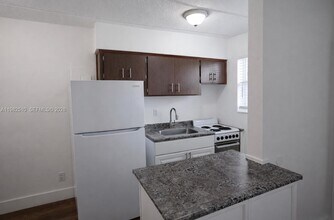 Building Photo - 1235 W 66th St