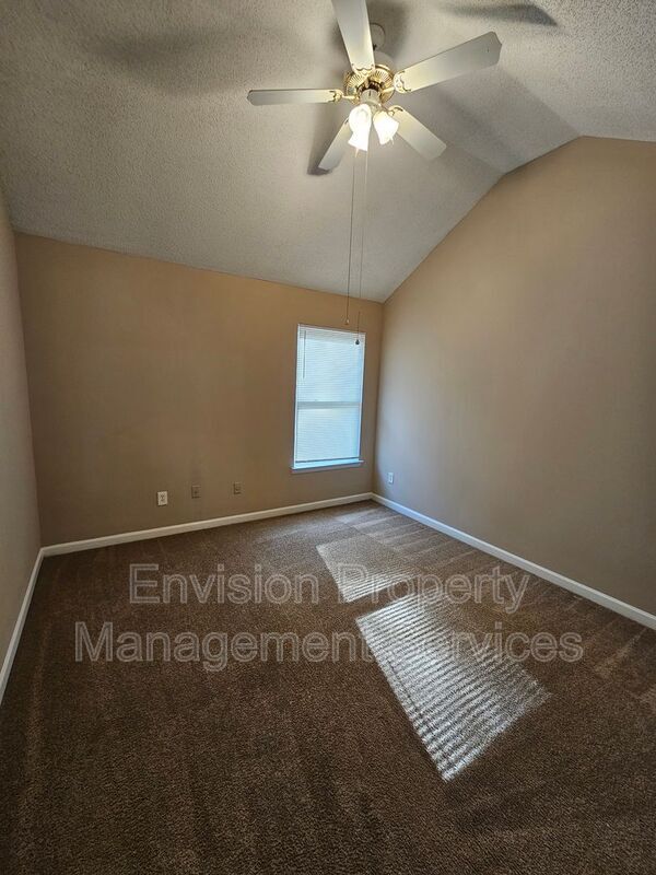 Building Photo - 2318 Hackamore Dr