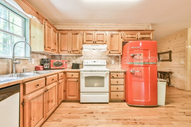 Building Photo - 1026 Satterfield Rd