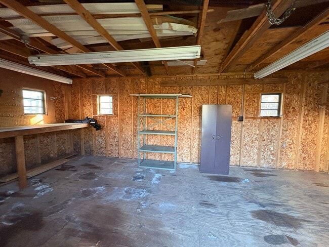 Building Photo - Spacious split level in Campell County near Waterlick/Leesville Rd