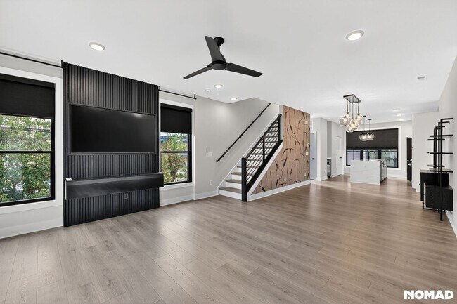 Building Photo - 215 Freeland Ln