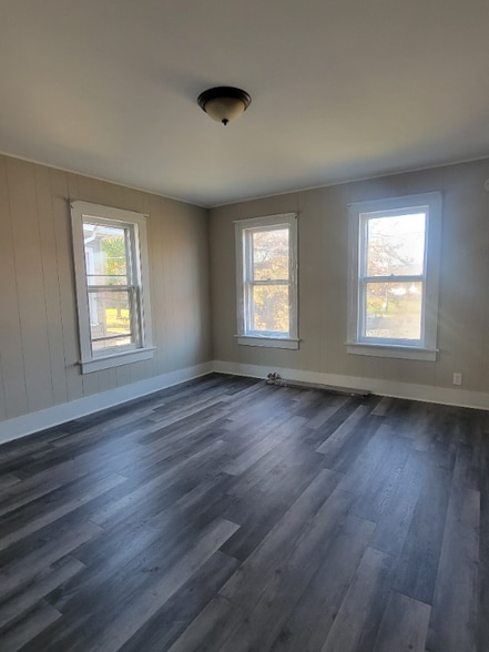 Building Photo - 1049 Dreher Ave