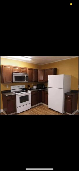 Building Photo - 112 Murray St