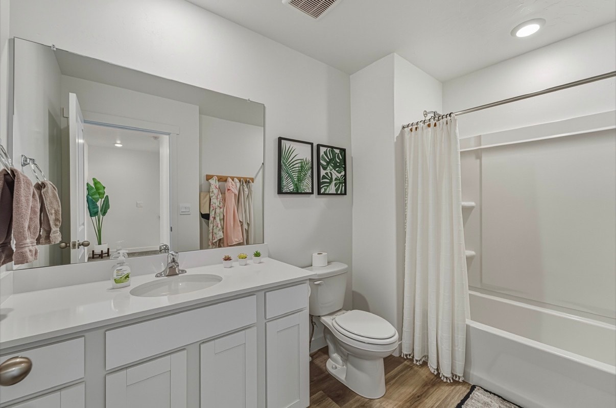 Building Photo - 1007 E Midship Wy