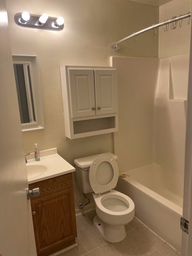 Building Photo - UT - 1210-A