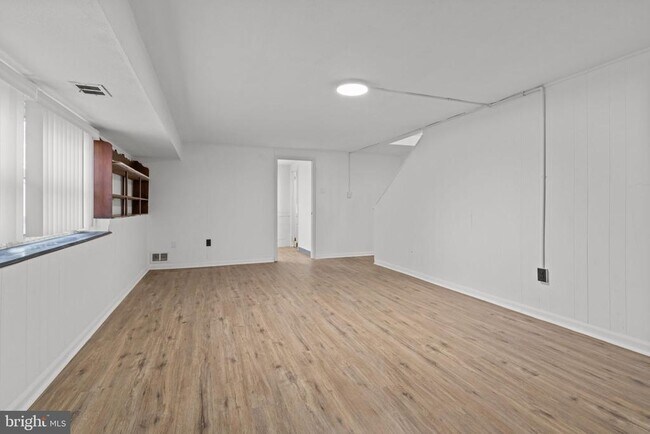 Building Photo - 131 Kipling Dr