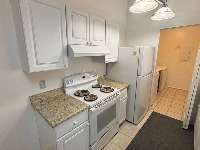 Building Photo - 2 Bedroom, 1 Bath Condo in Virginia Beach