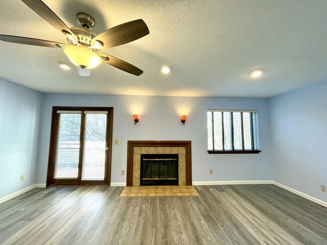 Building Photo - 205 Victory Way