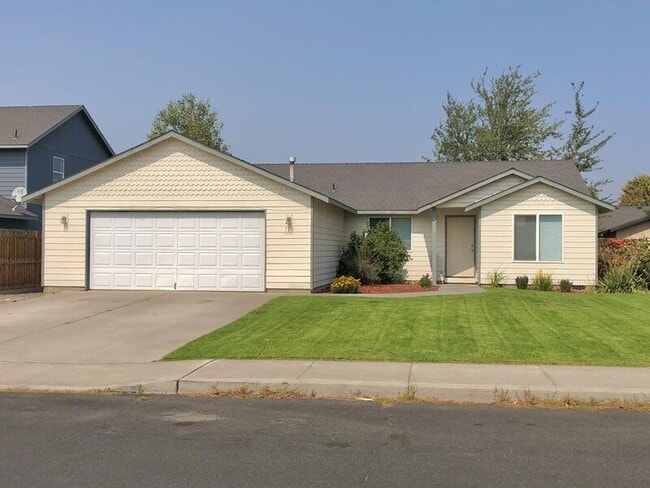 Building Photo - 735 NE Negus Pl