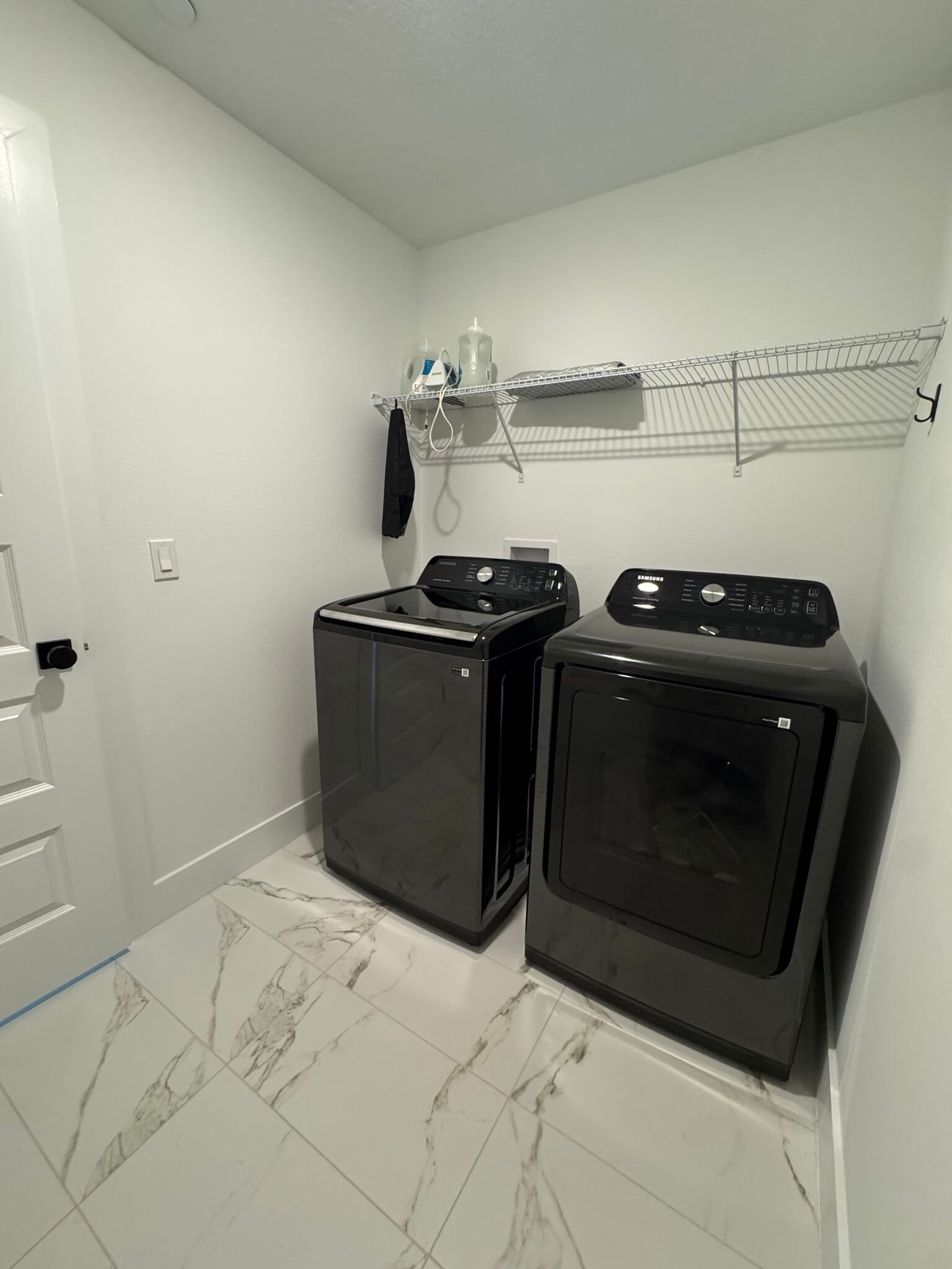 Building Photo - 15309 Hamlin Park Dr