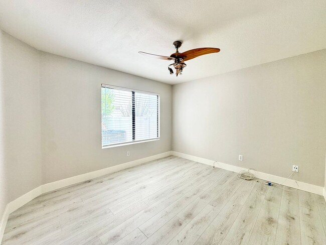 Building Photo - Beautiful 4Bd/2.5Ba Available In Laguna Hi...