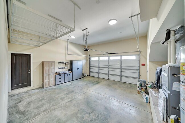 Building Photo - 3533 Tuller Ave