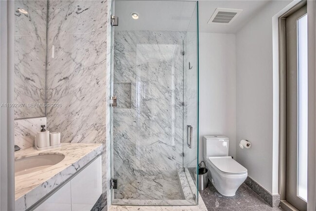 Building Photo - 17901 Collins Ave